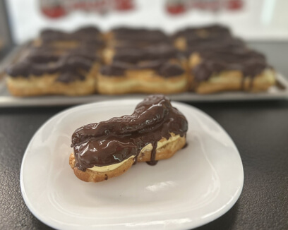 Еклер со ванила крем и млечно чоколадо